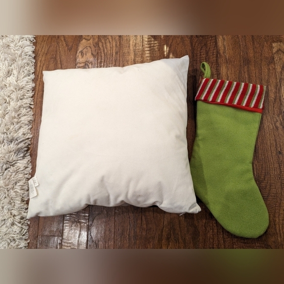 Bulldog velvet pillow, plus 2 linen pillow shams & stocking. New Bull dog decor - Picture 4 of 14